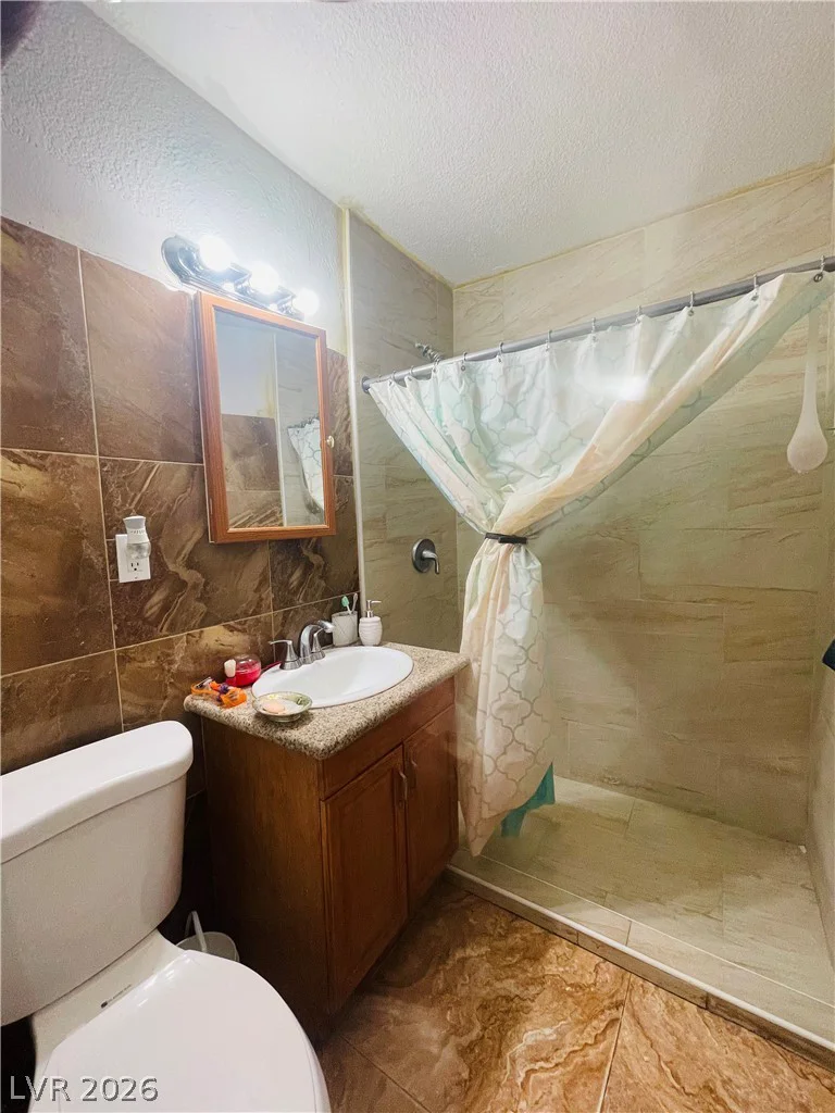 3708 Waikiki, Las Vegas, NV 89104