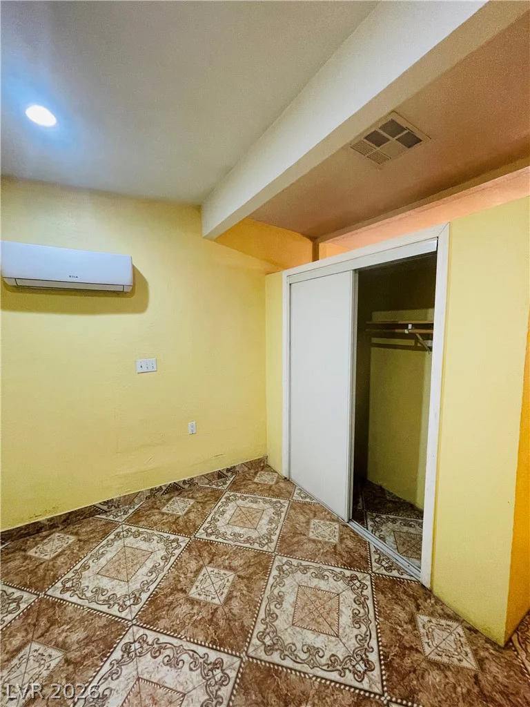 3708 Waikiki, Las Vegas, NV 89104