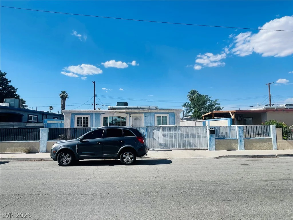 3708 Waikiki, Las Vegas, NV 89104