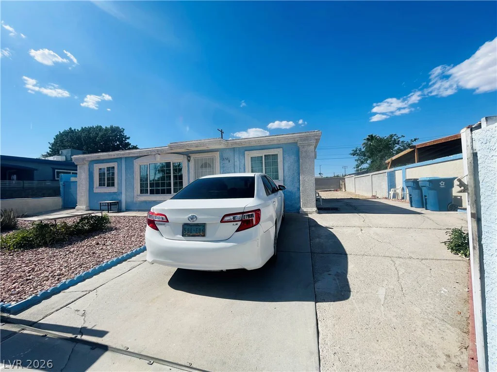 3708 Waikiki, Las Vegas, NV 89104