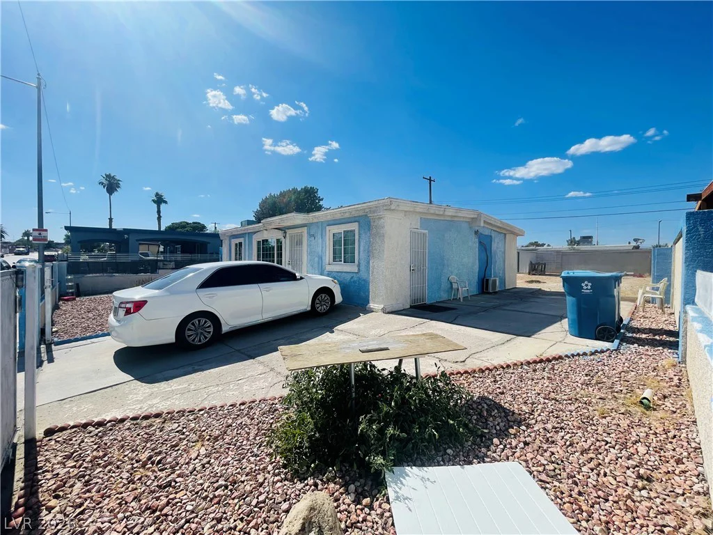 3708 Waikiki, Las Vegas, NV 89104
