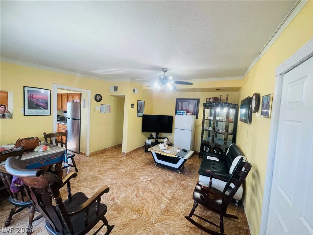 3708 Waikiki, Las Vegas, NV 89104