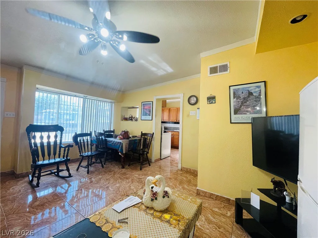 3708 Waikiki, Las Vegas, NV 89104