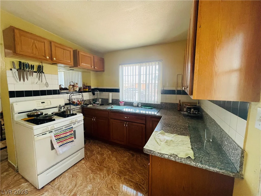 3708 Waikiki, Las Vegas, NV 89104