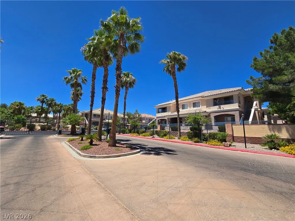 300 Amber Pine, Las Vegas, NV 89144