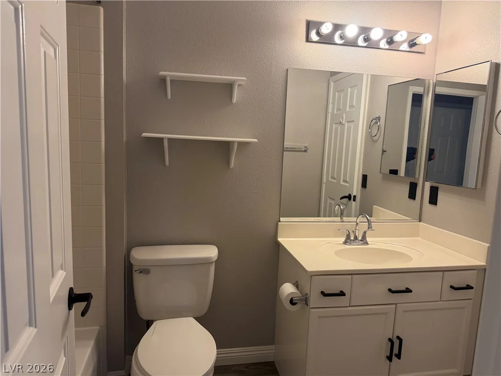 300 Amber Pine, Las Vegas, NV 89144