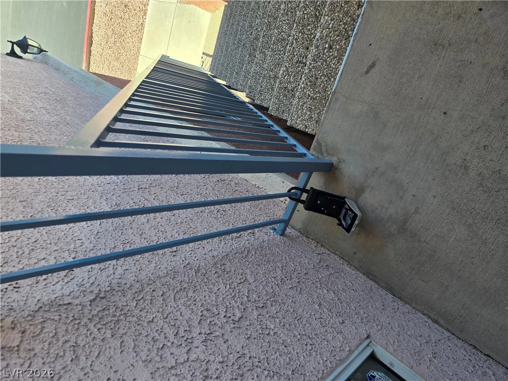 300 Amber Pine, Las Vegas, NV 89144