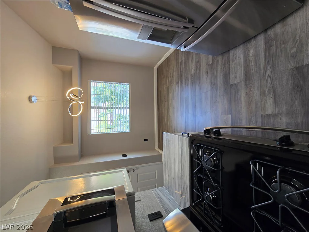 300 Amber Pine, Las Vegas, NV 89144