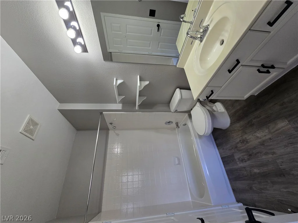 300 Amber Pine, Las Vegas, NV 89144