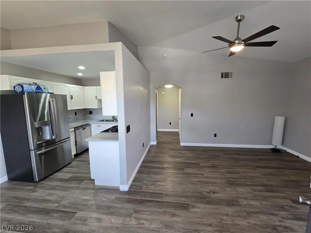 300 Amber Pine, Las Vegas, NV 89144