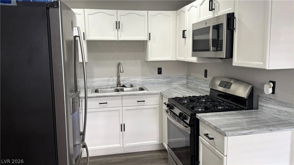 300 Amber Pine, Las Vegas, NV 89144