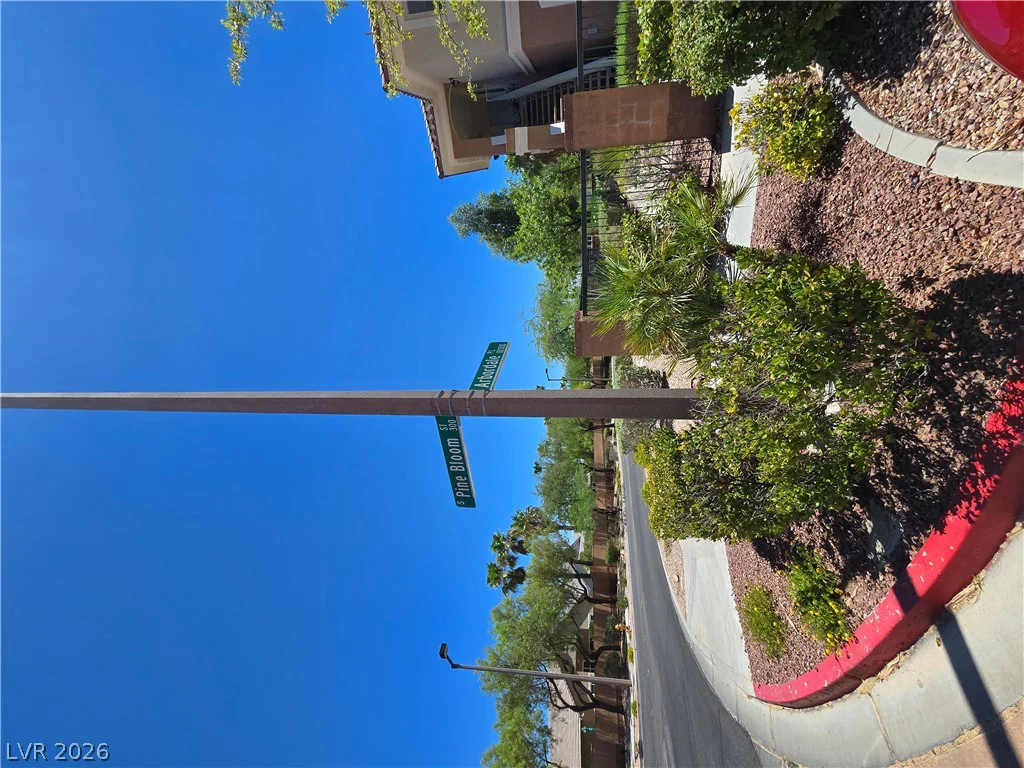 300 Amber Pine, Las Vegas, NV 89144