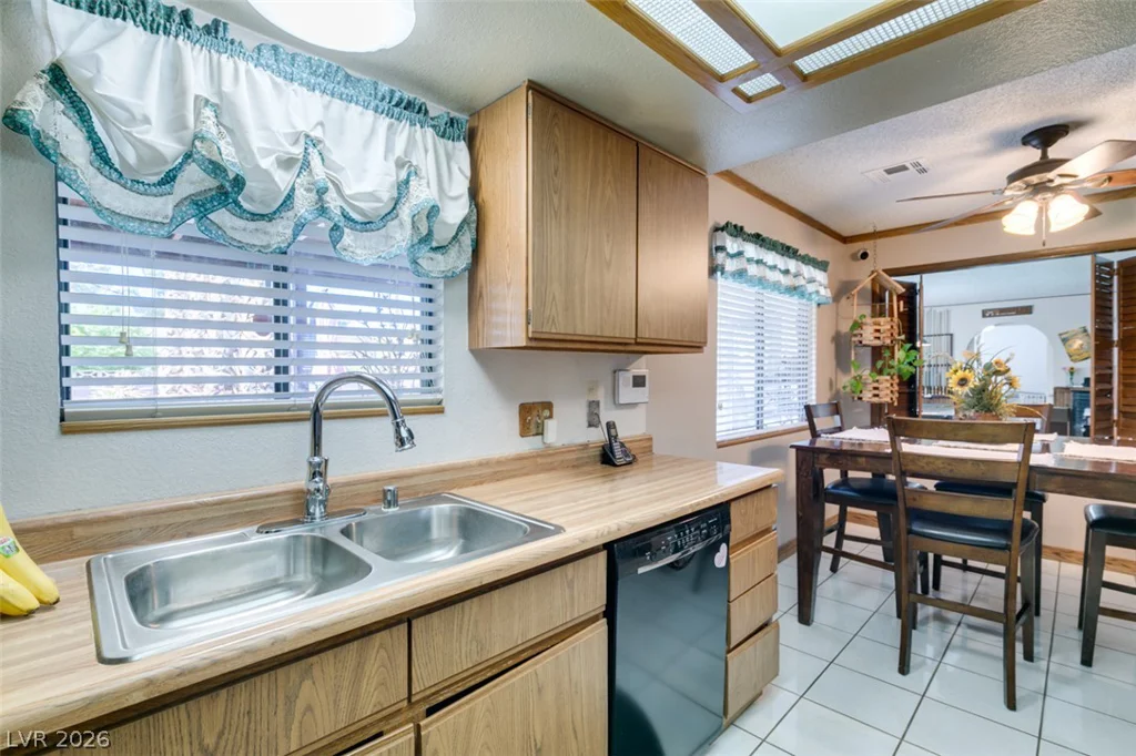 4985 Arizona, Las Vegas, NV 89104