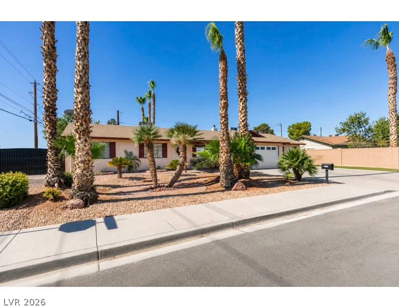 4985 Arizona, Las Vegas, NV 89104