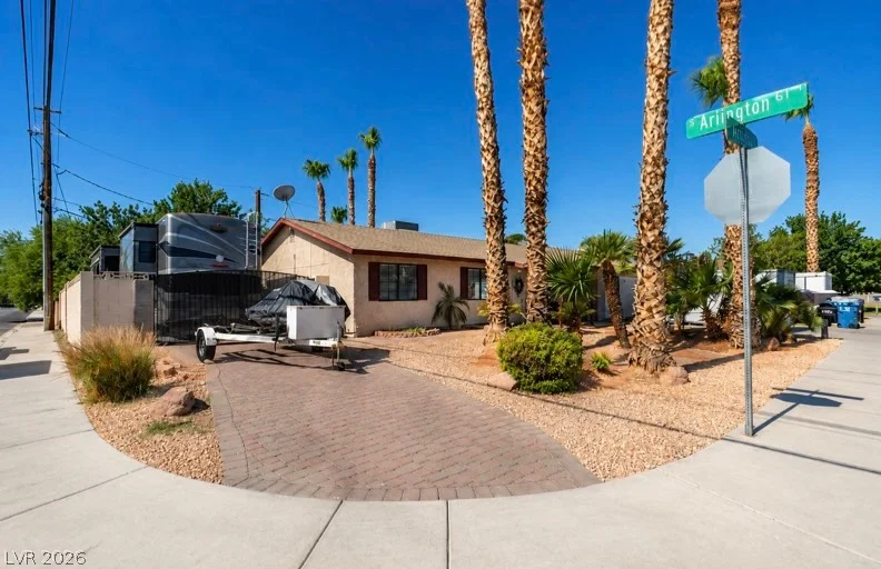 4985 Arizona, Las Vegas, NV 89104