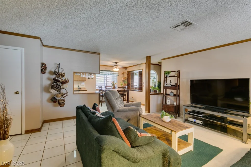 4985 Arizona, Las Vegas, NV 89104