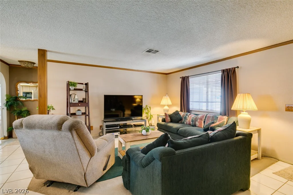 4985 Arizona, Las Vegas, NV 89104