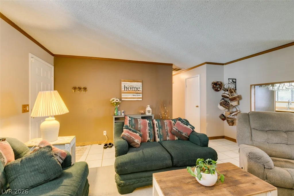 4985 Arizona, Las Vegas, NV 89104