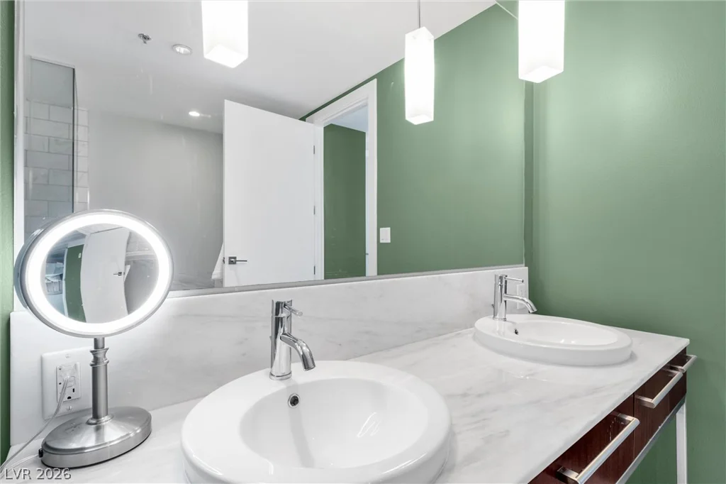 4471 Dean Martin, Las Vegas, NV 89103