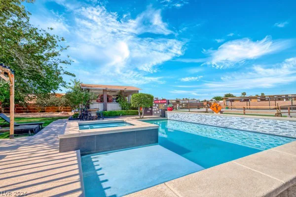 2295 Gateway, Las Vegas, NV 89115