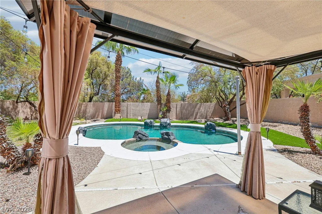 32 Daisy Meadow, Henderson, NV 89074
