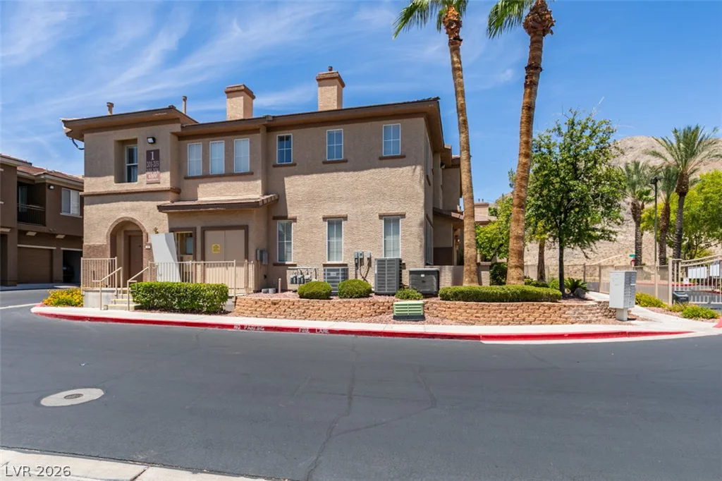 10200 Deerfield Beach, Las Vegas, NV 89129