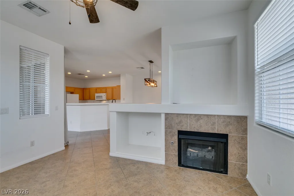 10200 Deerfield Beach, Las Vegas, NV 89129