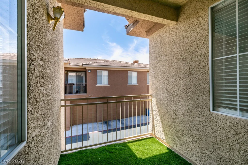10200 Deerfield Beach, Las Vegas, NV 89129