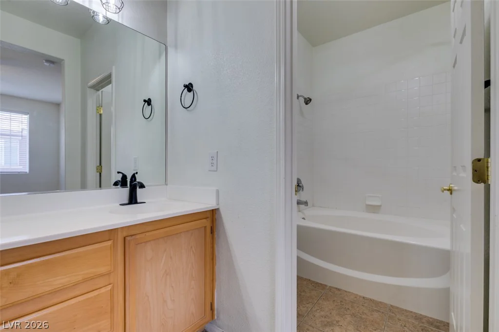 10200 Deerfield Beach, Las Vegas, NV 89129