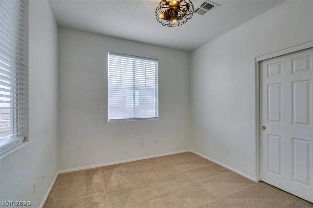 10200 Deerfield Beach, Las Vegas, NV 89129