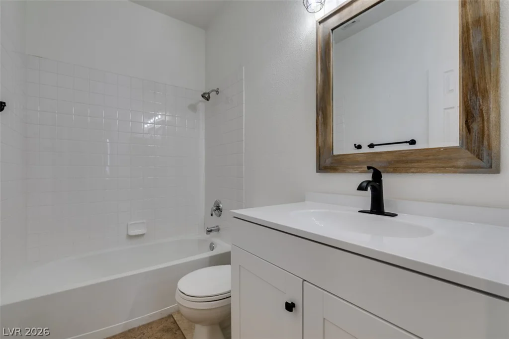 10200 Deerfield Beach, Las Vegas, NV 89129