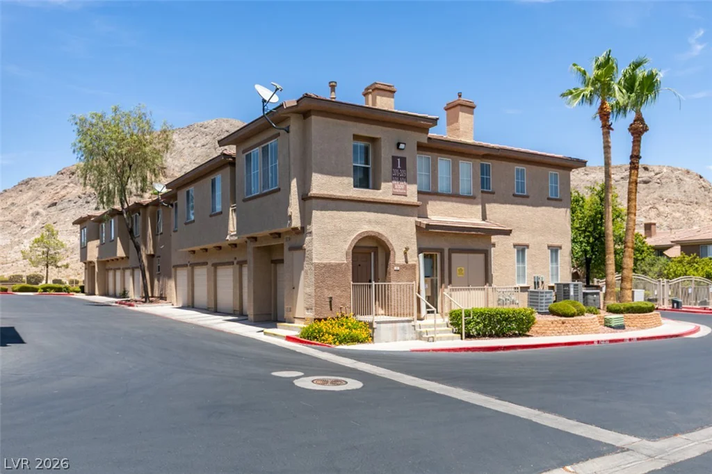 10200 Deerfield Beach, Las Vegas, NV 89129
