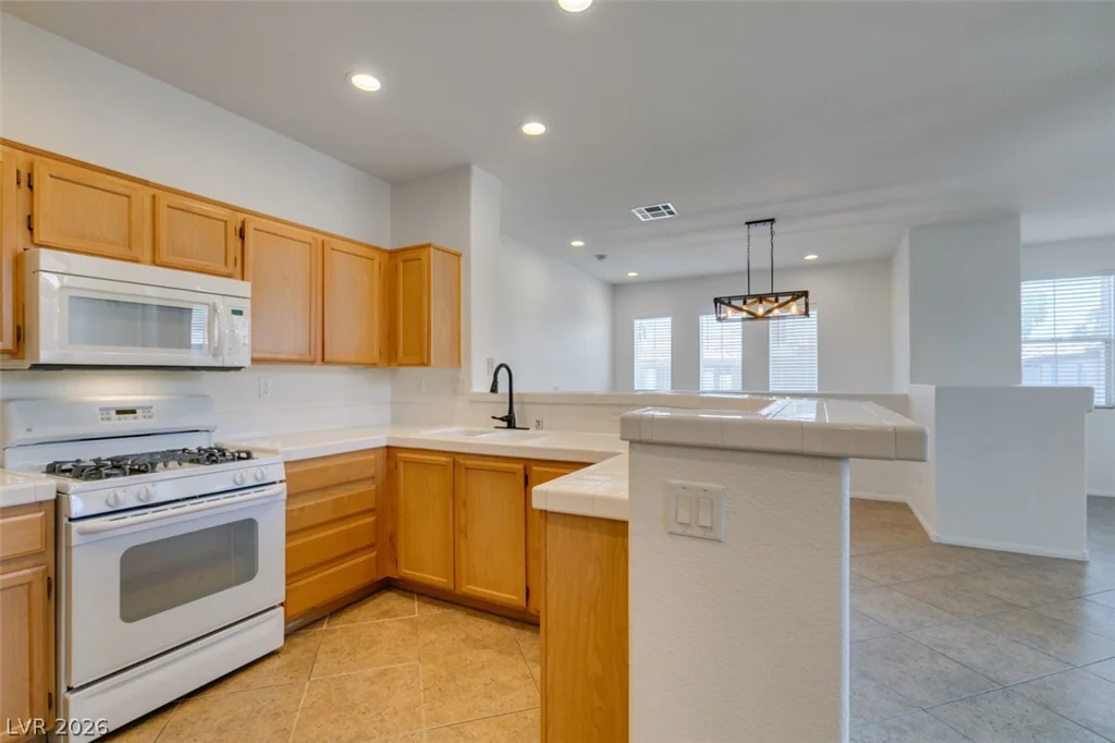 10200 Deerfield Beach, Las Vegas, NV 89129