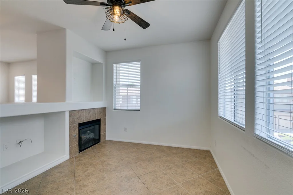 10200 Deerfield Beach, Las Vegas, NV 89129