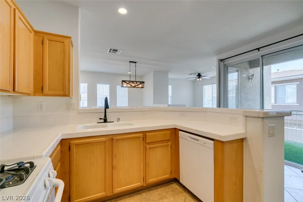 10200 Deerfield Beach, Las Vegas, NV 89129