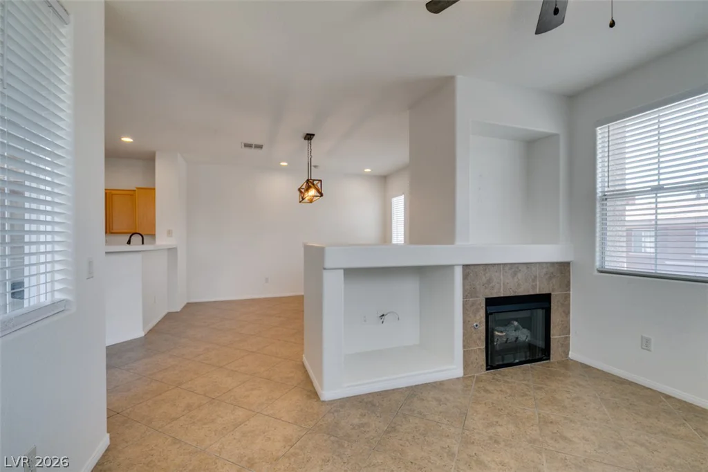 10200 Deerfield Beach, Las Vegas, NV 89129