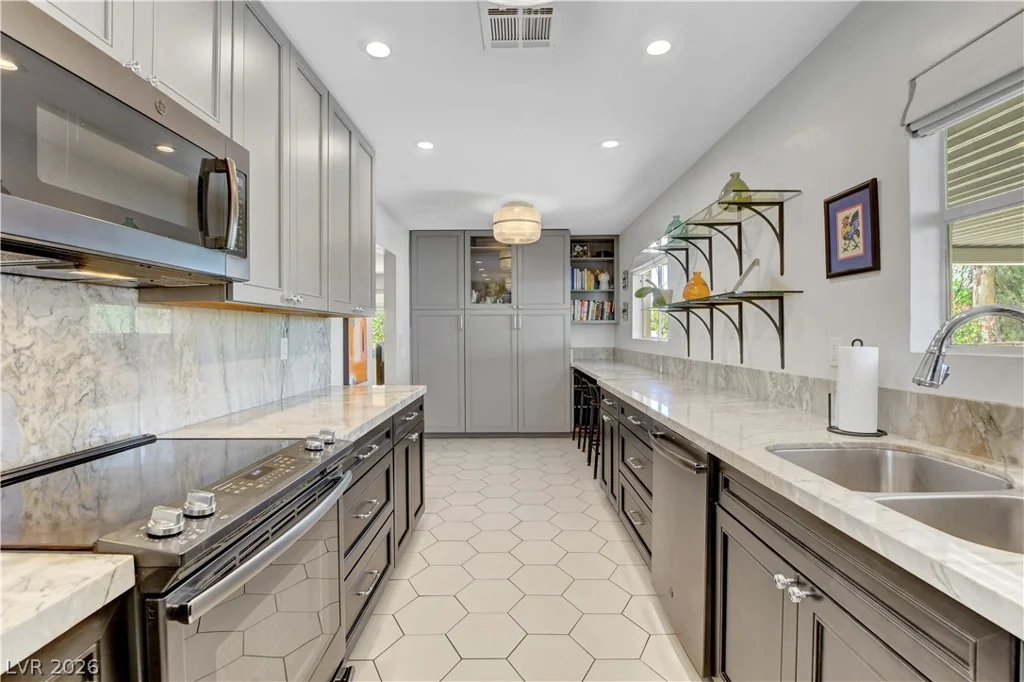 1349 Douglas, Las Vegas, NV 89102