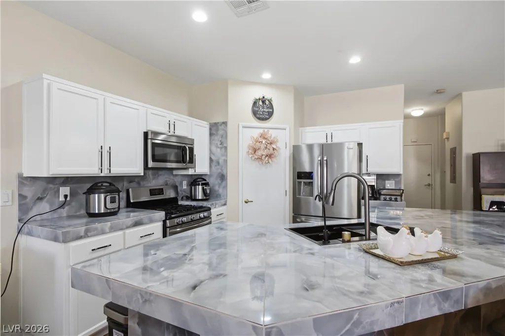 6665 Lookout Lodge, North Las Vegas, NV 89084