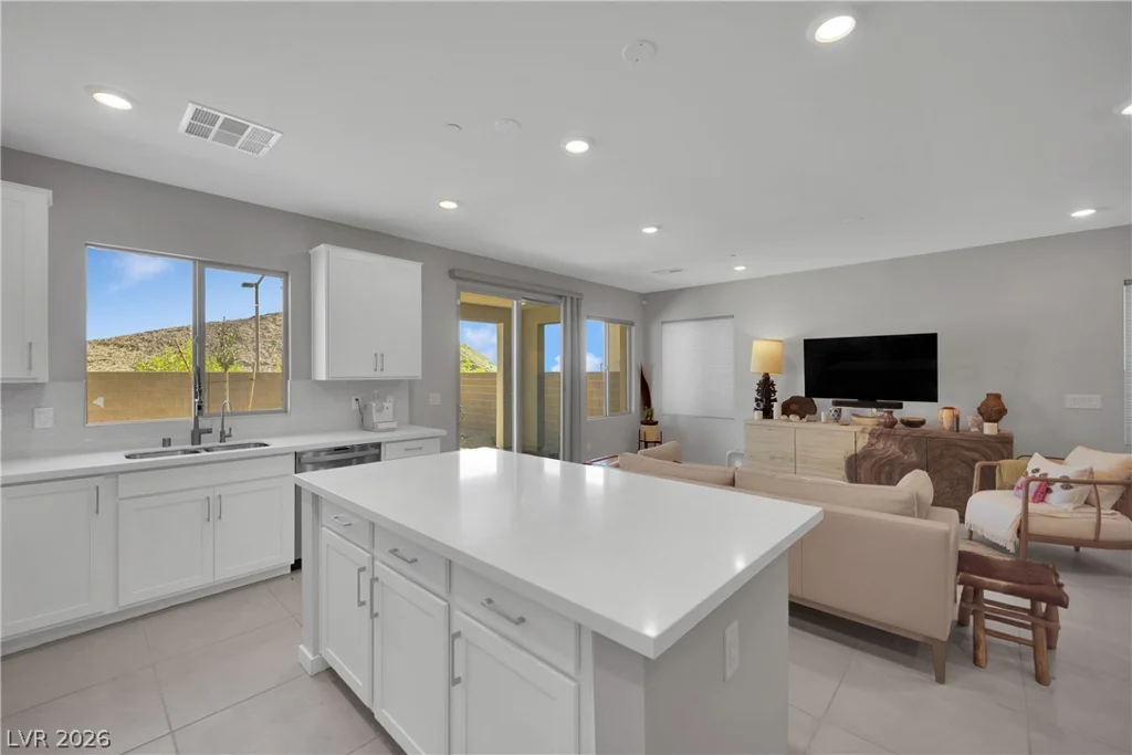 11572 Desert Hollow, Las Vegas, NV 89138