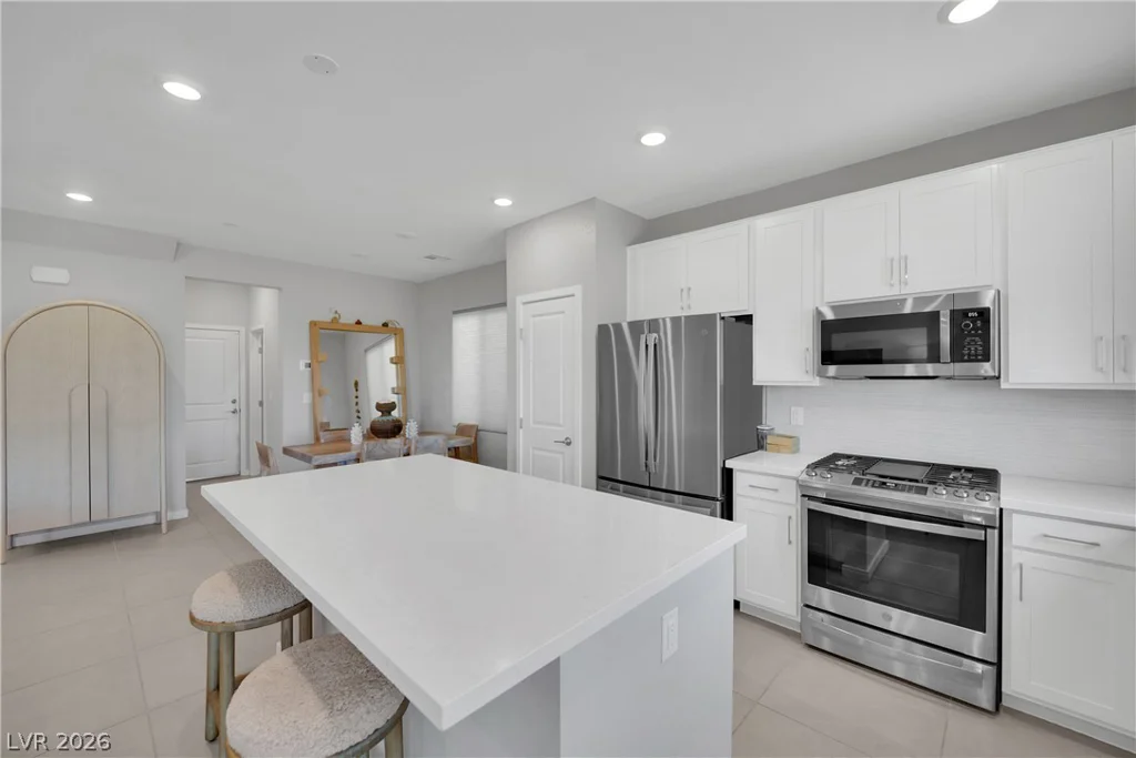 11572 Desert Hollow, Las Vegas, NV 89138