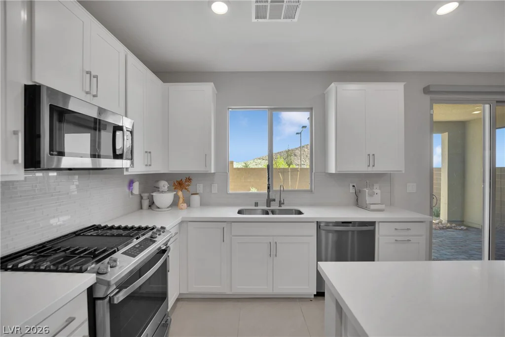 11572 Desert Hollow, Las Vegas, NV 89138