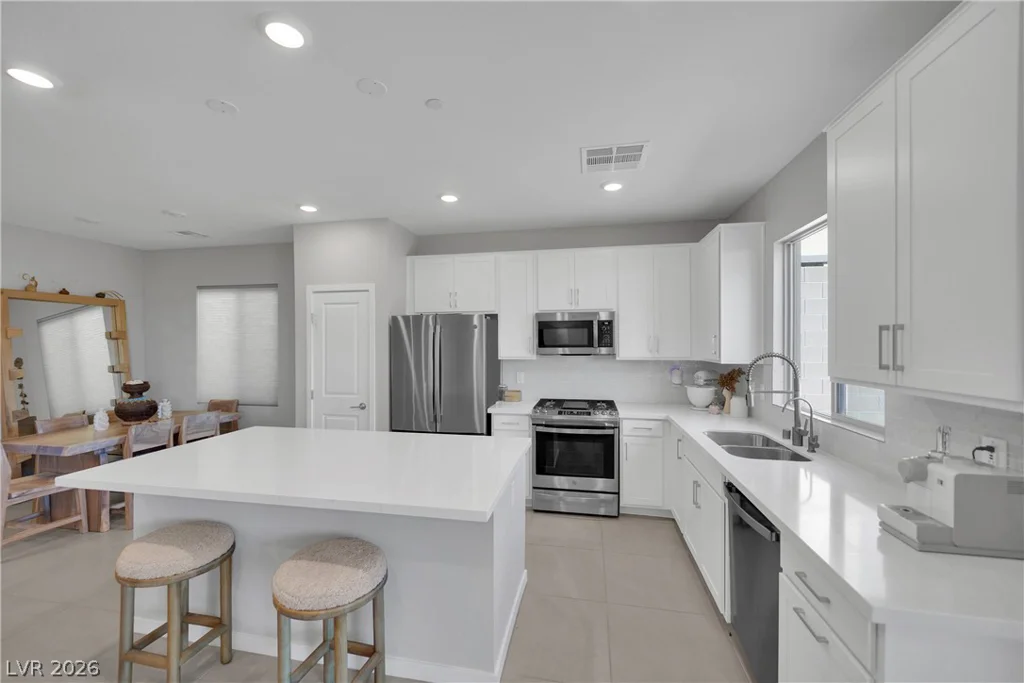 11572 Desert Hollow, Las Vegas, NV 89138