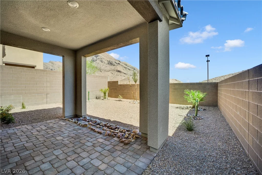 11572 Desert Hollow, Las Vegas, NV 89138