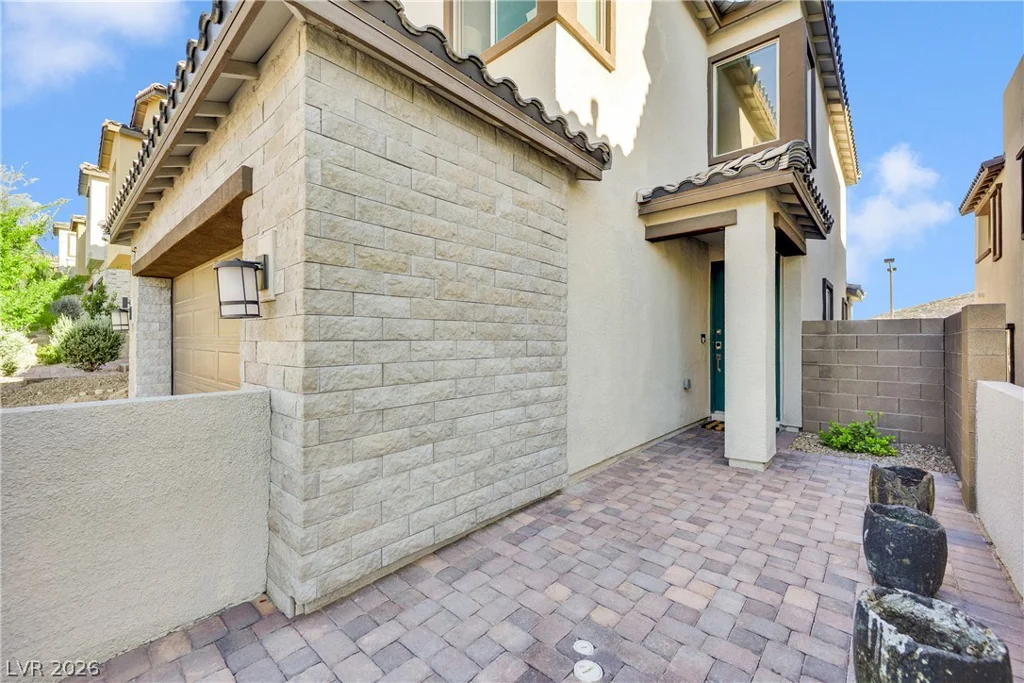 11572 Desert Hollow, Las Vegas, NV 89138