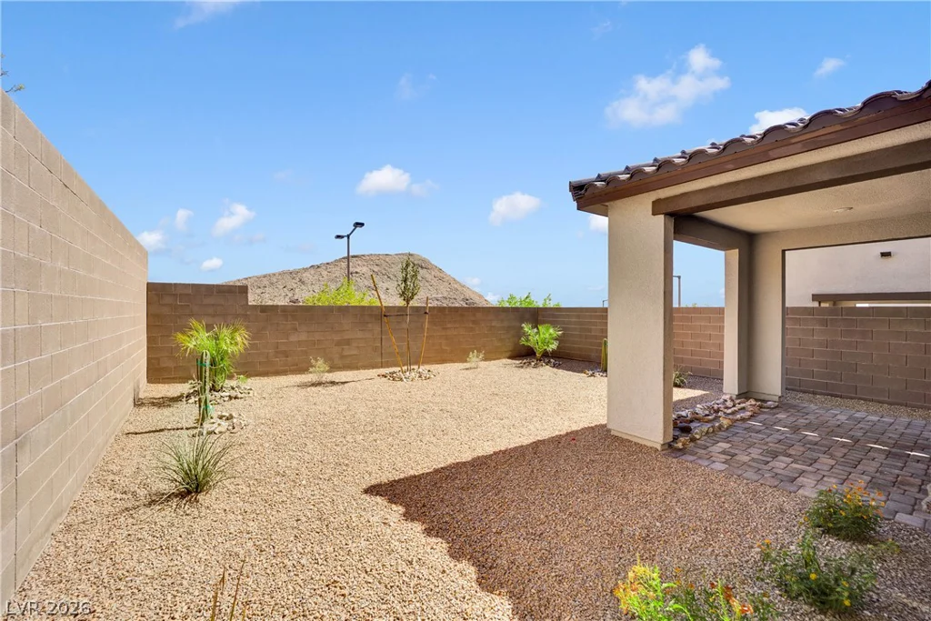 11572 Desert Hollow, Las Vegas, NV 89138