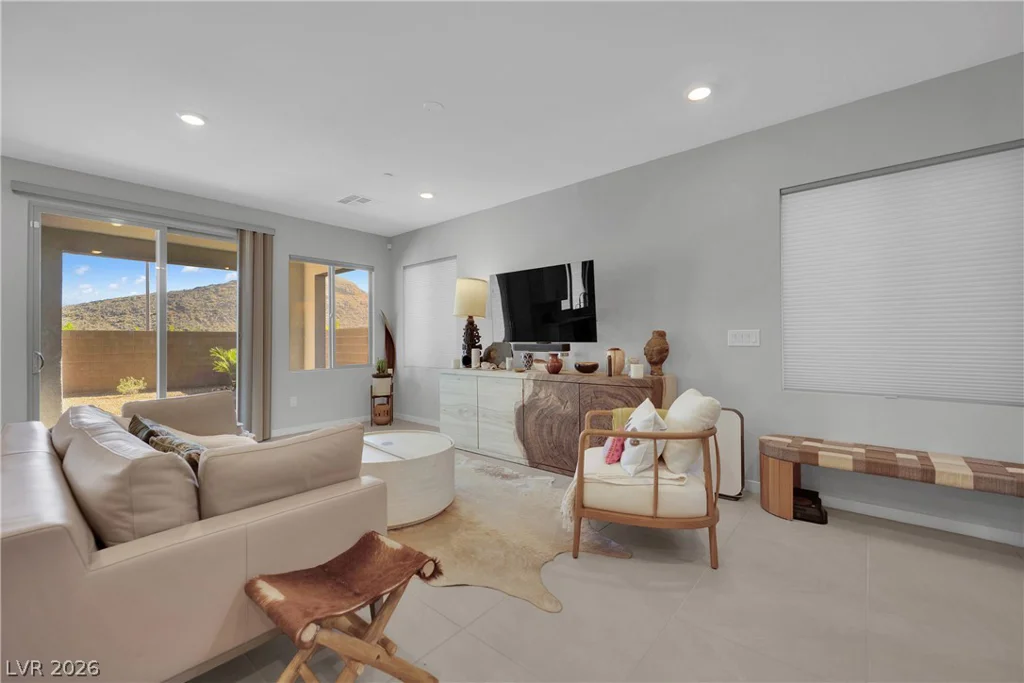 11572 Desert Hollow, Las Vegas, NV 89138