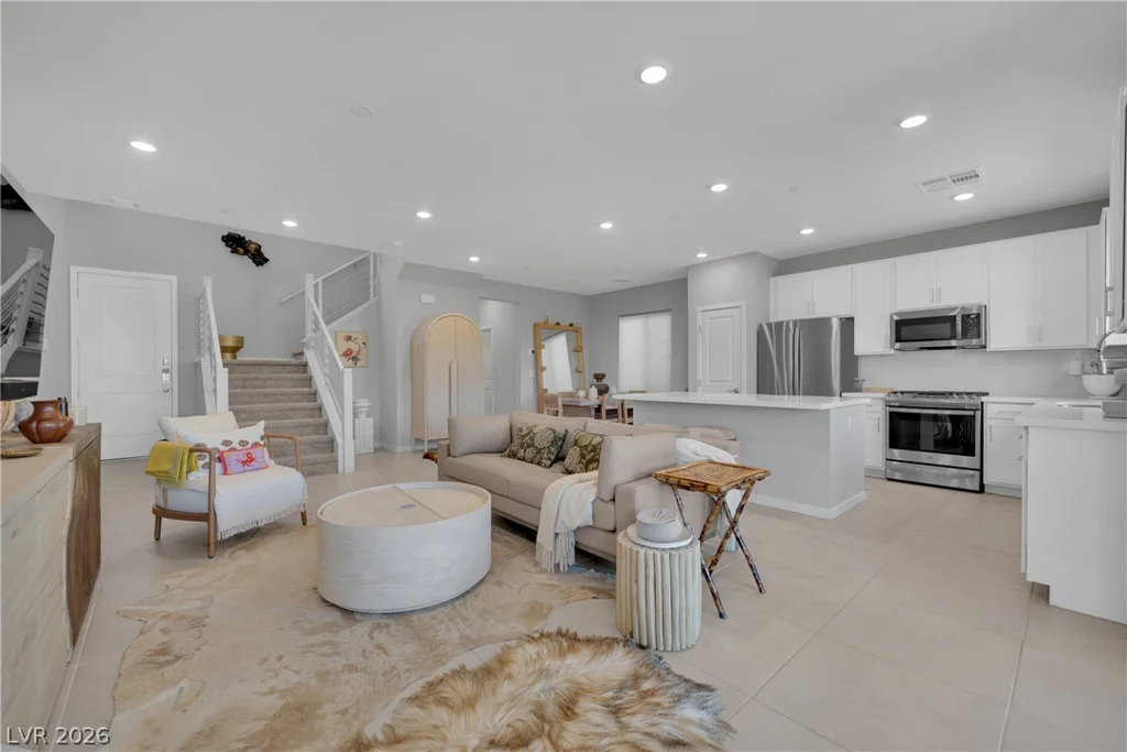 11572 Desert Hollow, Las Vegas, NV 89138