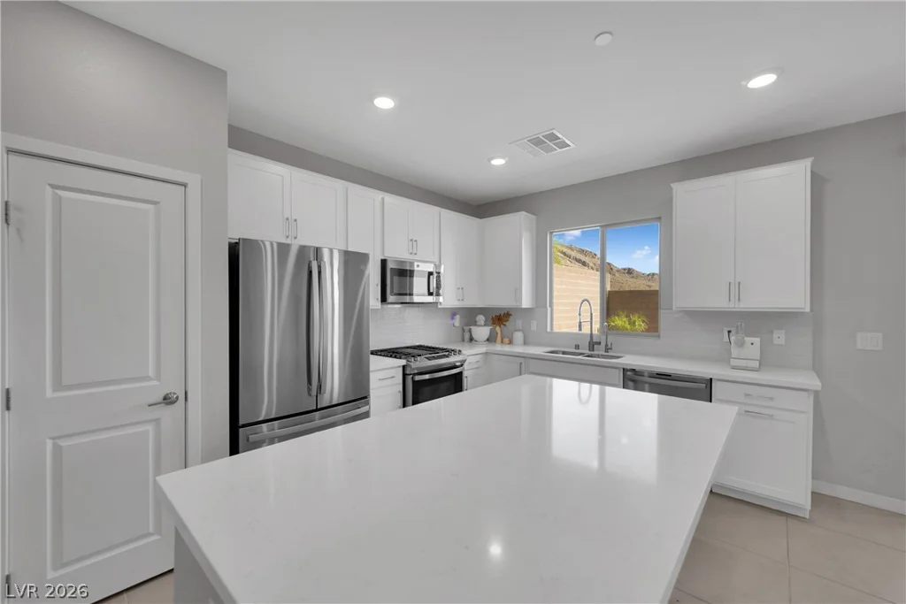 11572 Desert Hollow, Las Vegas, NV 89138
