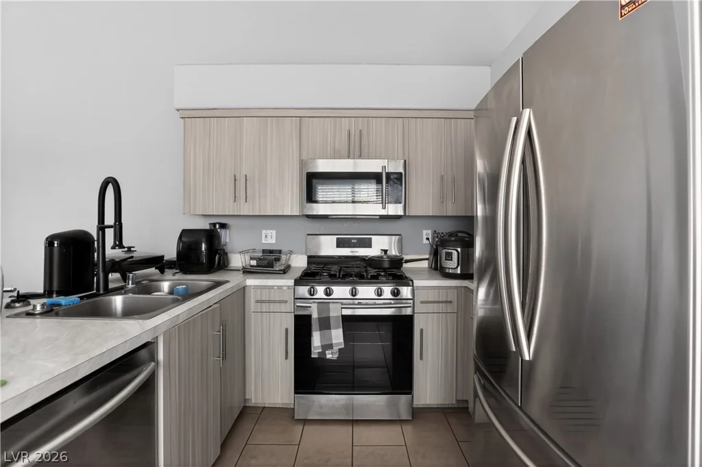 2001 Garnet Gable, Las Vegas, NV 89106