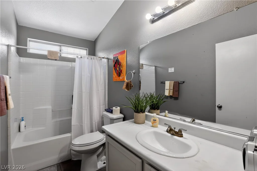 2001 Garnet Gable, Las Vegas, NV 89106
